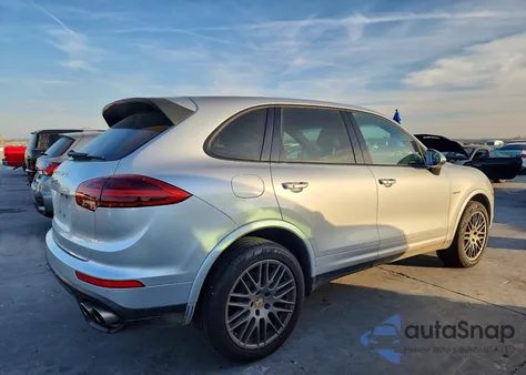 2017 Porsche Cayenne Se Hybrid Platinum z USA, uszkodzony, nr VIN WP1AE2A2XHLA70857